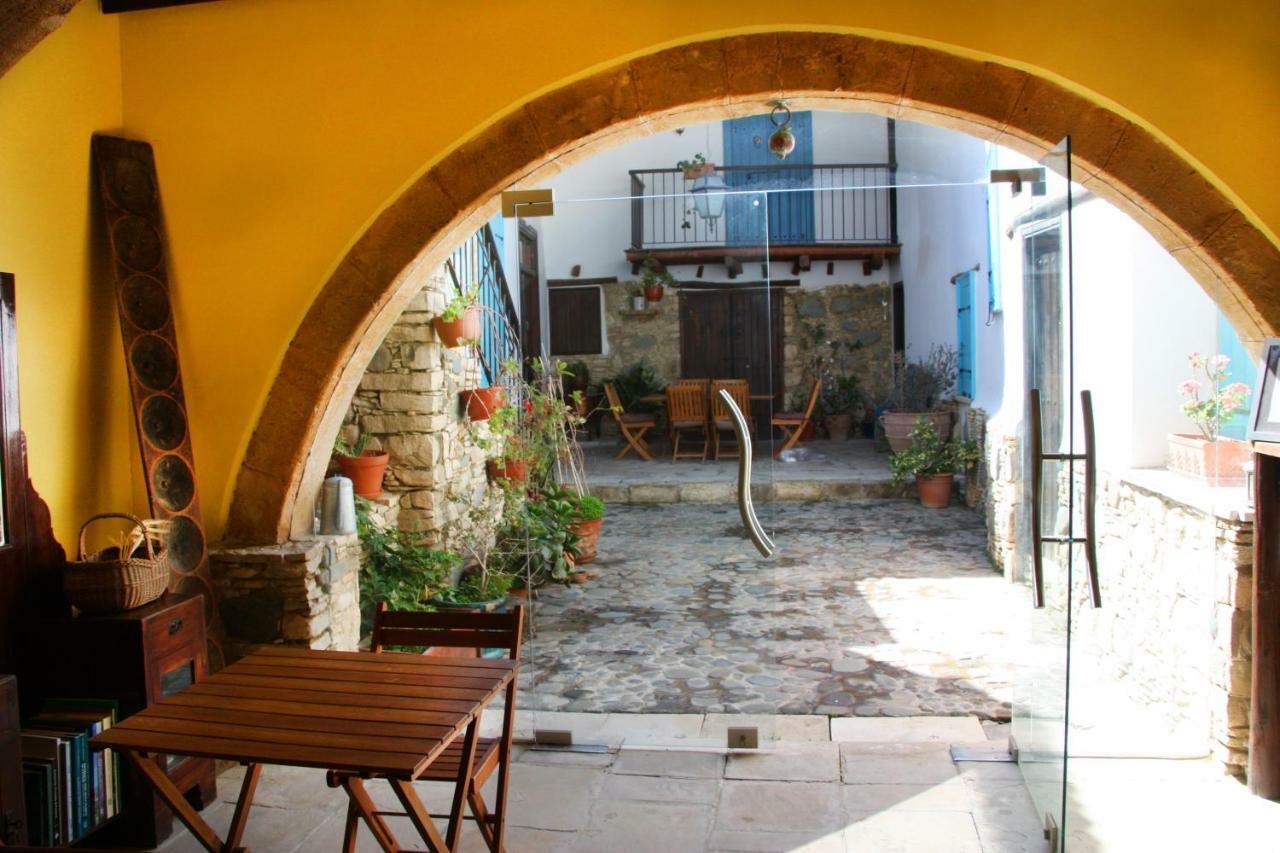 לינה וארוחת בוקר Pera Orinis Aperanti Agrotourism מראה חיצוני תמונה